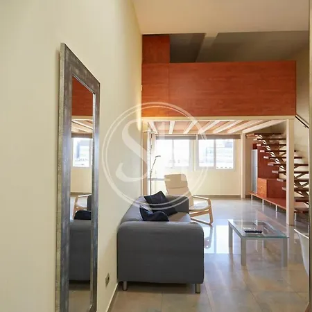 Practico Apartamento En Paseo De Gracia Daire