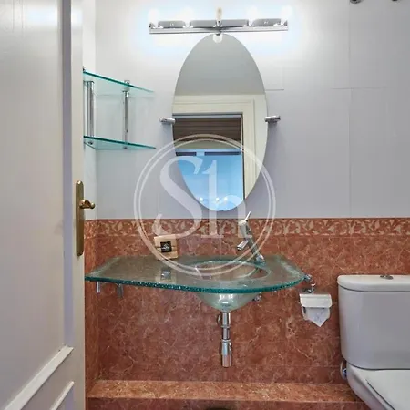 Practico Apartamento En Paseo De Gracia Daire
